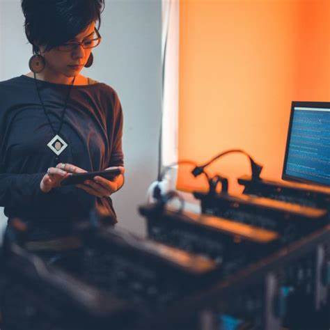 DNOW Inc.通过与MRC Global的战略合并,打造北美领先的工业分销巨头,凭借协同效应和业务优化展现长期增长潜力。文章深入探讨DNOW的行业定位、财务表现及未来发展契机,揭示投资者关注的核心理由。
