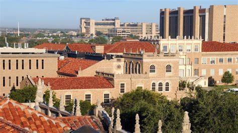 德州理工大学系统要求教师遵守总统行政令仅承认二元性别的最新决策,分析其法律渊源、学术影响、校园氛围及可能的法律与社会回应,探讨高校在合规与学术自由之间的抉择路径。
