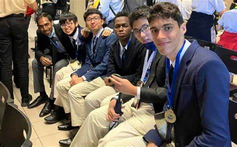 介绍加速学习的核心理念与方法,深入探讨适合儿童的自主学习资源、创新教育模式以及相关研究,帮助家长和教育工作者理解如何打造不受限的学习环境,促进孩子在兴趣和能力的引领下实现自然加速成长。
