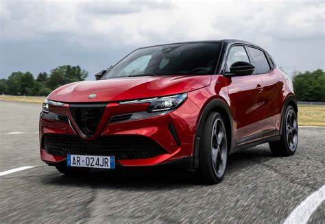 深入分析阿尔法·罗密欧Junior Ibrida混合动力车型的优惠信息、技术规格以及购车指南,帮助消费者全面了解这款车型的优势与购车策略。
