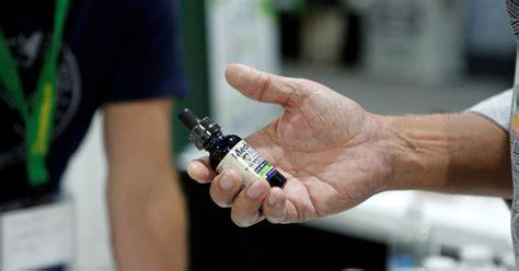 特朗普在社交平台支持大麻二酚(CBD)在老年医疗中的潜力,导致美国大麻相关个股和ETF大幅上涨。文章从政策背景、市场反应、科学证据、监管路径以及投资风险和机会多维度解析此次波动对大麻产业链与投资者的影响,为关注大麻股的读者提供决策参考。
