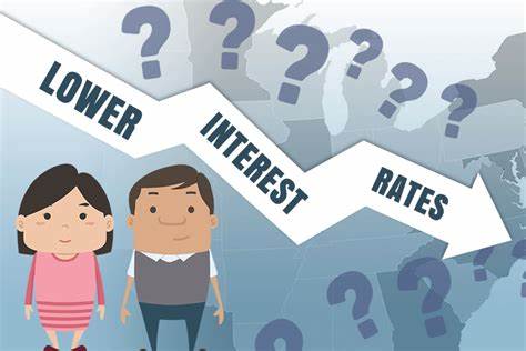 随着利率波动,高收益储蓄账户(HYSA)在低利率环境下的价值受到质疑。本文深入分析了HYSA的现状、优势、局限性以及在低利率时期投资者应如何理性选择储蓄工具,助您科学规划财富管理。
