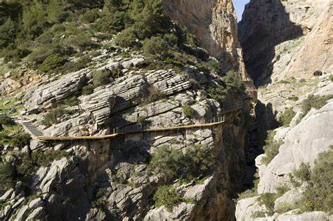 深入探究西班牙著名的自然奇观卡米尼托德尔雷,详细介绍官方预订平台的功能、游览须知、区域特色以及如何规划完美行程,助力每一位游客享受安全便捷的旅行体验。
