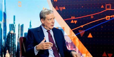 探讨股票市场是否正处于即将迎来暴涨的前夕,分析当前经济环境、市场情绪及技术指标,帮助投资者理性判断未来股市走向。
