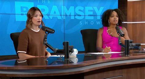 一位来自犹他州的退休老人因丈夫被骗投资虚拟货币而损失了所有养老金,不仅面临沉重的债务,还忧虑税务负担。拉姆齐节目的主持人们指出,这起事件反映了针对老年人的投资诈骗问题日益严重,许多退休人员因缺乏防骗意识而遭受巨大财务损失,社会亟需加强对老年群体的保护和金融教育。
