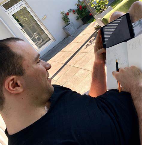 探索软件工程师Greg Brockman如何克服心魔和技术难关,成功迈入机器学习领域,揭示转型背后的心得与方法,为未来的机器学习实践者提供实用指导。
