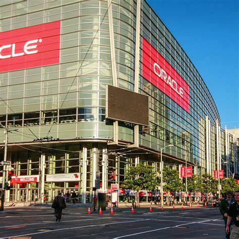 围绕甲骨文传出意外债务发行计划带来的市场动荡与财务信号进行深度解读,评估公司为支持人工智能与云计算扩张而采取的融资策略对信用、现金流与长期增长的影响,为投资者与行业观察者提供清晰判断依据与后续关注点。
