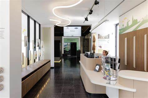 巴森日旅游信息中心位于比利时Geer河谷,是探索这一美丽区域的理想起点。这里不仅提供丰富的旅游资讯,还涵盖了当地的文化、活动及住宿选择,成为游客深入体验瓦隆区自然与人文资源的重要窗口。
