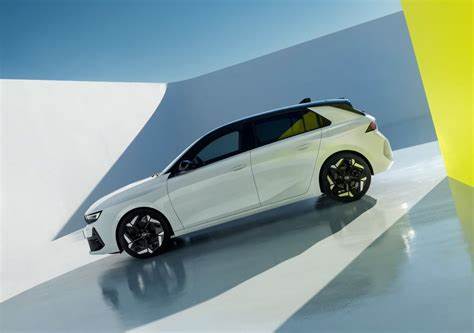 深入了解2023款Opel Astra GSe的核心技术特点,探索其卓越的燃油效率和先进动力系统,揭示这款车型如何在当代紧凑型车市场中占据领先位置。
