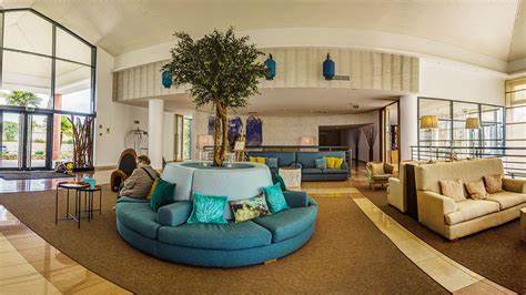 深入了解佩斯塔娜阿尔沃尔公园酒店的独特魅力、地理位置与优越设施,帮助旅行者优化波尔蒂芒旅游体验,享受高性价比的豪华住宿。
