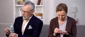 许多美国退休人士拥有百万美元的储蓄,却因过于节俭导致资产不断积累超过原有金额。尽管看似财富增长,但这种现象背后隐藏着潜在的财务风险和生活质量问题,需要深入了解和注意。
