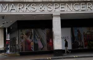 英国零售巨头玛莎百货(Marks & Spencer)数字与技术主管Rachel Higham在经历数月网络攻击后宣布离职,揭示了企业面对网络安全挑战的脆弱性和未来数字转型的复杂局面。文章深入解析事件背景、影响及企业应对策略。
