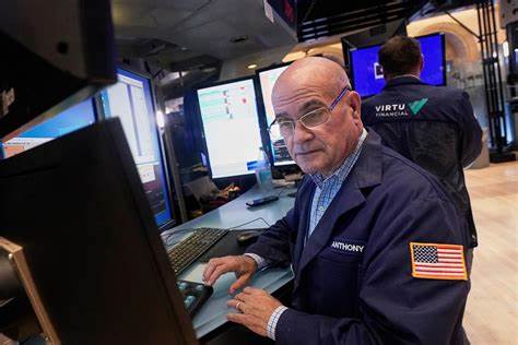 随着美联储即将宣布利率决议,股市和加密货币市场的多头投资者正密切关注可能的降息政策,期待凭借货币宽松措施推动市场迈向新高点。本文深入剖析美联储政策变化对股票以及数字资产的潜在影响,并探讨全球投资者的布局趋势。
