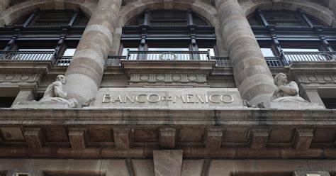 本文详细解析墨西哥中央银行即将于9月25日下调基准利率25个基点至7.50%的背景及其对国内经济和全球市场的影响,深入探讨利率调整对通胀、经济增长及未来政策走向的潜在意义。
