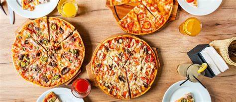 深度解析吉达最受欢迎的五大披萨餐厅,介绍各家餐厅特色、口味和独特魅力,助您尽享这座城市丰富的美食文化和正宗披萨风味。无论是喜欢传统意大利披萨,还是创新混搭风味,吉达都能满足您的味蕾期待。
