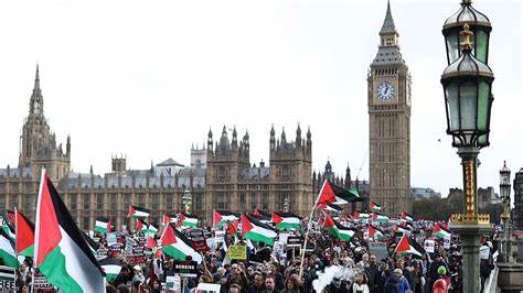 英、加、澳三国正式承认巴勒斯坦国家,标志着中东和平进程出现重要转折。此次外交举措在国际社会引发广泛关注,彰显巴勒斯坦人民争取独立自主的坚定意志,也为两国解决方案带来新的希望。
