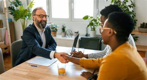 随着财富积累,投资管理费用成为关注焦点。本文深入探讨150万美元投资支付0.75%管理费是否合理,帮助投资者评估服务价值与投资回报,优化财富管理策略。
