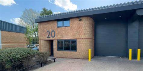 深入解读位于Park Royal的Abbey Road工业园区20号单元,涵盖位置交通、物业规格、装修与设施、租赁条款、适合业态与投资机会,以及为潜在租户和投资者提供的实用建议和决策参考。
