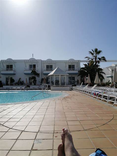 深入了解位于富埃特文图拉科拉莱霍的酒店阿瑞纳海滩,分析其最新2025年价格趋势与客户评价,助力游客做出明智选择。了解酒店的地理位置、设施服务、住宿体验及周边景点信息,为您的假期规划提供专业参考。
