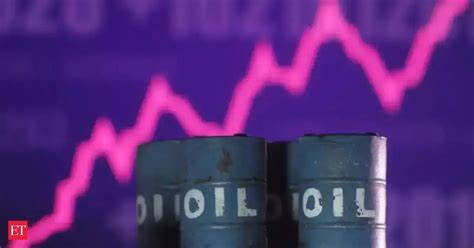 概述OPEC+可能在11月批准新增产量的背景与细节,分析对国际油价、市场份额、产能与下游供应链的短中长期影响,并提出投资者与政策制定者应关注的关键变量与应对策略。
