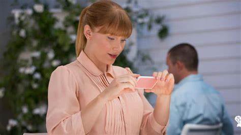 随着科技与娱乐的深度融合,《黑镜》灵感下诞生的加密货币经历了惊人的市场表现,反映出现代数字金融领域的不确定性与创新潜力。本文深入探讨了黑镜加密货币的市场表现、背后的技术特点以及其对未来数字货币生态的启示。
