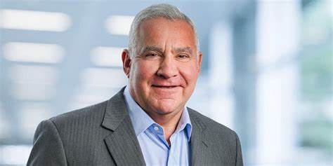 MAI资本管理继斥资300亿美元完成一桩重磅合并后,再次收购加州理财顾问公司Summit Financial Advisors,整合资源迈向六千亿美元管理资产规模,彰显其在财富管理行业的领导地位和扩张实力。本文深入探讨MAI近期的收购战略、行业影响及未来布局。
