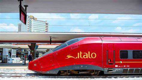 Italo Treno作为意大利首个私营高速铁路运营商,凭借先进的列车技术、广泛的运营网络以及卓越的可持续发展理念,正在不断推动意大利铁路运输行业的革新与发展。探索Italo Treno的现代化车队、覆盖广泛的线路以及其在环保和社会责任方面的突出表现。
