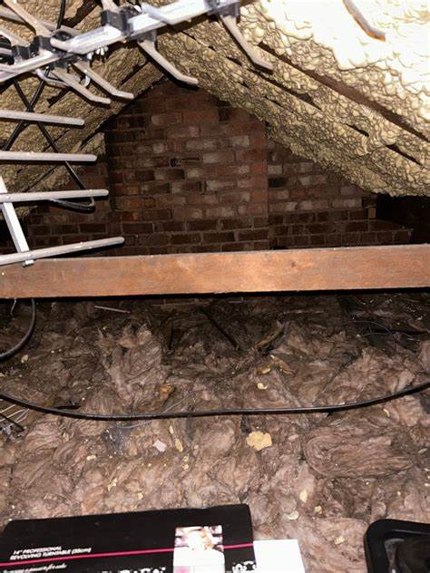 深入探讨喷涂泡沫保温材料拆除的关键点,包括如何选择正规公司、安全拆除流程、替换方案以及售后文件的重要性,帮助房主更好地维护房屋资产和提升房屋价值。
