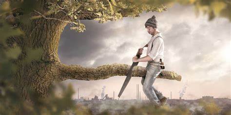 在天主教大学的一场讨论会中,软件公司CEO与神职人员就人工智能对就业、认知和人际关系的影响展开争论。文章从技术史、认知科学、伦理与政策角度分析人工智能带来的风险与机遇,提出可操作的教育、监管和组织建议,强调人类智慧与信仰传统在引导技术发展中的重要作用。
