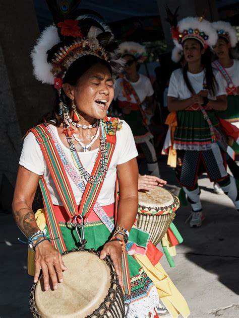 台湾作为一个历史悠久且文化多元的地区,汇聚了客家、原住民以及西方文化的独特影响。丰富的文化遗产和多样的社会结构,使台湾呈现出独具特色的文化景观与生活方式。本文深入探讨台湾的文化融合,揭示其多样身份及未来发展趋势。
