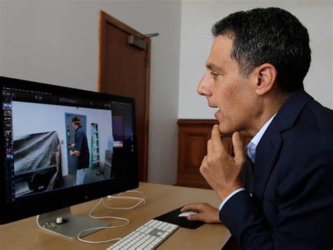 近年来计算机科学毕业生找工作变得愈发艰难,顶尖院校也不例外。文章从加州大学伯克利分校教授的观察出发,分析行业变化、人工智能的影响、技能转型与职业规划建议,为求职者和在校生提供可操作的应对策略。
