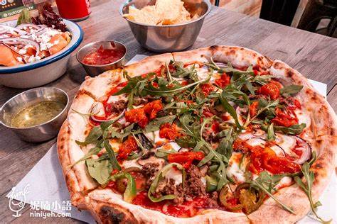 深度解析台北義式窯烤披薩文化,精選13家冠軍披薩餐廳,從地道手工餅皮到特色食材,帶你走進道地拿坡里披薩世界,享受美味與品質並重的驚喜饗宴。
