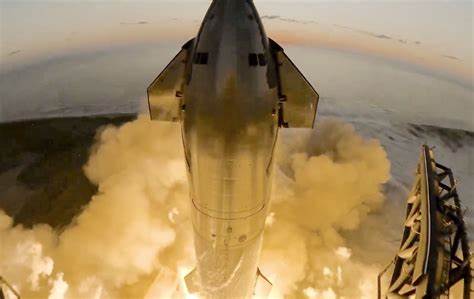 随着2027年阿尔忒弥斯三号登月任务临近,NASA安全顾问委员会对SpaceX星舰月球着陆系统的准备情况表达了深切担忧,探讨了星舰项目面临的技术挑战与时间压力。
