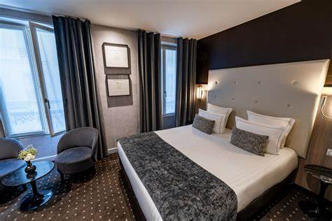 深入解析位于巴黎埃菲尔铁塔附近的Hôtel de La Paix Tour Eiffel酒店,从地理位置、住宿体验、设施服务到住宿性价比,全面展现这家酒店为何成为旅行者首选之地。了解其独特优势和低价高质的秘密,助力游客在巴黎享受难忘时光。
