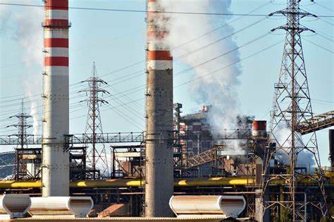 意大利接获十份伊尔瓦钢厂竞标书:主要竞逐者退出后的复杂局势与前景解读
