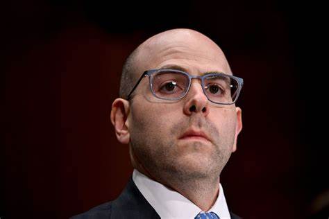 近期美联储理事斯蒂芬·米兰在利率决策中的独立立场,引发市场广泛关注。此举显示出美联储在政治压力下如何保持政策独立性,保障货币政策的专业性和稳定性。本篇深度解析米兰理事与特朗普总统的互动细节及其对美联储决策机制的影响。
