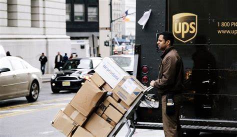 UPS宣布终止收购墨西哥领先的快递及物流公司Estafeta,原因是双方未能满足全部交易完成条件。此次交易取消引发业内广泛关注,对跨境贸易及墨西哥物流市场产生深远影响。本文深入探讨交易背景、原因及未来展望。
