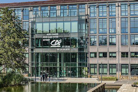 法国农业信贷集团作为欧洲领先的零售银行,在全球拥有庞大客户基础和强大的数字化服务能力,致力于为客户和社会创造可持续价值。本文全面解析集团的发展历程、核心优势、数字转型及社会责任理念,展示其引领金融行业变革的卓越实力。
