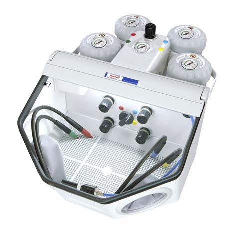 介绍Renfert Basic quattro牙科喷砂机的技术特点、应用优势及其在牙科及义齿实验室中的广泛实用性,帮助专业人士了解这款设备如何提升工作效率与精准度。
