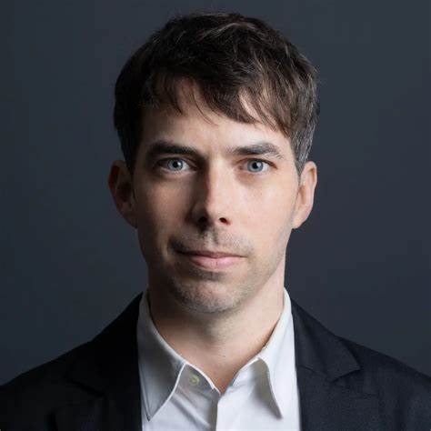 近期,一起关于枪械行业最大游说组织国家射击体育基金会涉嫌未经同意收集并利用枪支购买者个人数据的诉讼引发社会广泛关注。案件揭示了枪支购买者隐私权与政治利益交织的复杂关系,呼吁加强对个人信息保护的规范和监督。
