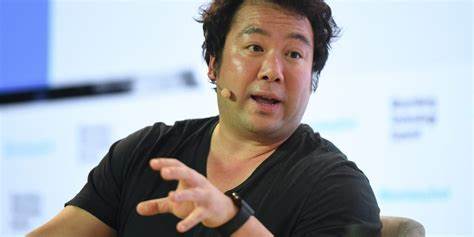 揭秘Deliveroo创始人Will Shu如何凭借对食物配送的深刻洞察和百小时工作精神,将公司打造成为价值40亿美元的国际巨头,并在DoorDash收购后成功套现2.5亿美元的财富故事。
