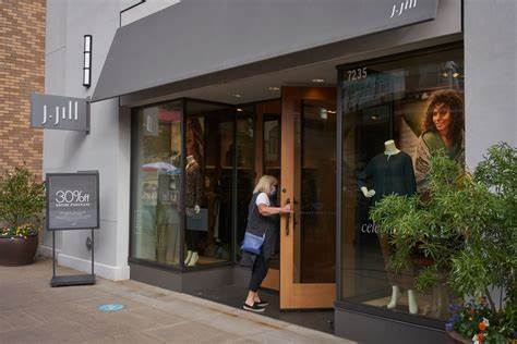 J.Jill Pulls Outlook as Sales Fall
