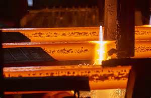 纽柯公司第三季度业绩发布后,股价出现明显下跌,背后隐藏着其业绩指引远低于市场预期以及与竞争对手钢铁动态公司之间的差异。本文深入探讨了纽柯最新业绩表现、市场因素影响及未来展望,帮助投资者全面理解钢铁行业动态。
