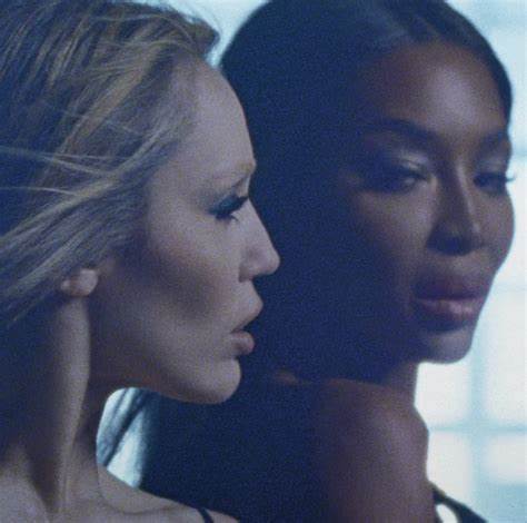 深入探索视频内容作为视觉信息的核心来源,展现其在视觉文化和图像创作中的重要地位,揭示视频如何影响和塑造我们对图像的认知与表达。
