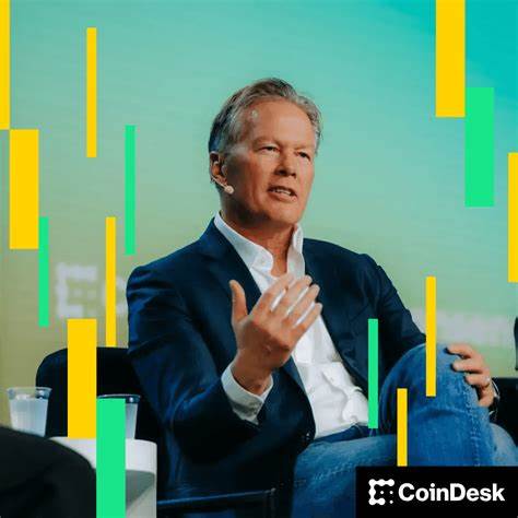 联邦储备主席鲍威尔在杰克逊霍尔经济研讨会上的鸽派言论引发加密货币市场强劲反弹,分析师普遍看好以太坊突破5000美元大关,比特币也有望刷新历史高点。市场趋势和潜在风险并存,机构投资情绪高涨,数字资产迎来新的增长机遇。
