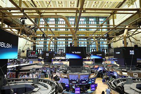 比特币价格攀升至历史新高,突破12.4万美元,推动整个加密货币市场迎来强劲反弹,解析背后原因及未来趋势展望。
