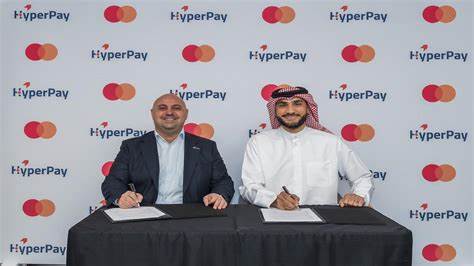 万事达卡与中东北非领先支付网关提供商HyperPay携手,在沙特阿拉伯推出商业卡产品,旨在为中小企业和商户提供高效便捷的支付解决方案,推动区域内数字经济及支付生态系统的创新发展。合作计划未来将拓展至阿联酋和卡塔尔,进一步促进中东地区商业支付服务升级与经济增长。
