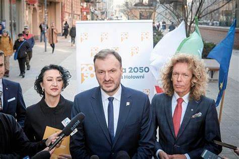 波兹南作为波兰历史悠久且充满活力的城市,近年来在各领域都展现出独特的发展潜力和文化魅力。本文深入报道波兹南最新的社会新闻、经济发展、文化活动和城市建设,带您全面了解这座中欧重要城市的现状与未来。
