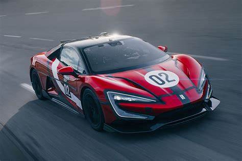 杨旺U9 Xtreme以惊人的308英里每小时(496公里每小时)刷新了全球量产车最高速度记录,成为史上最快的公路合规超跑。这款来自比亚迪旗下电动超跑不仅打破了跑车速度极限,更凭借先进的电池技术和动力系统展现了电动汽车未来的无限可能。
