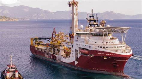 Helix Energy Solutions Group成功赢得墨西哥湾多年度生产提升及废井服务合同,借助先进海底干预技术和远程操作设备,加强海上油气资产管理,为区域能源生产与废弃资产处理注入新动力。
